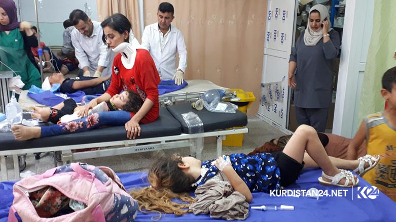 بالصور.. انقلاب حافلة تقل سائحين عند جبل قرب السليمانية